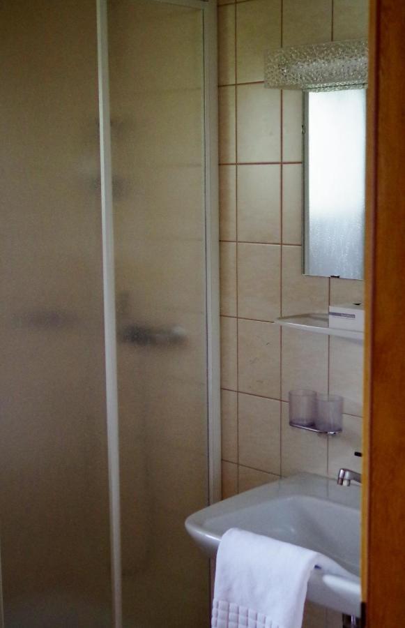 Hotel Edi Самнаун Стая снимка