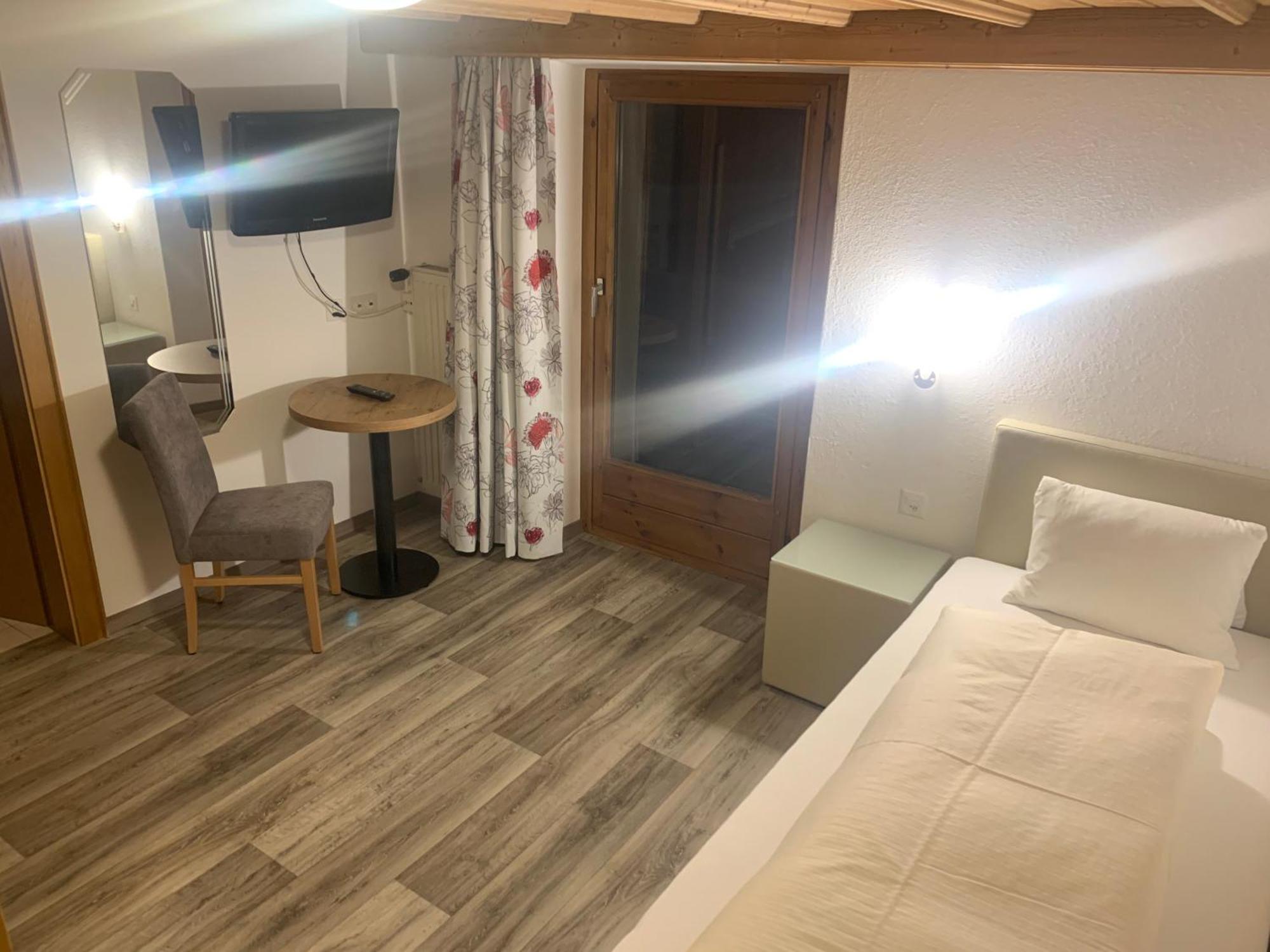 Hotel Edi Самнаун Екстериор снимка