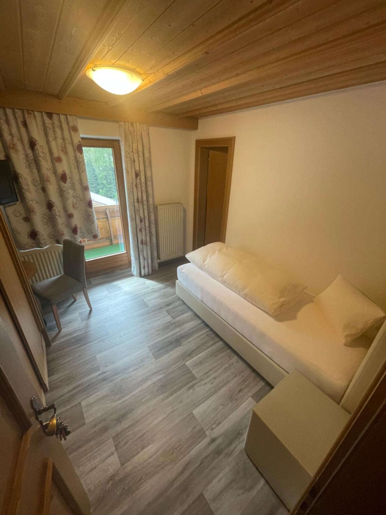 Hotel Edi Самнаун Екстериор снимка