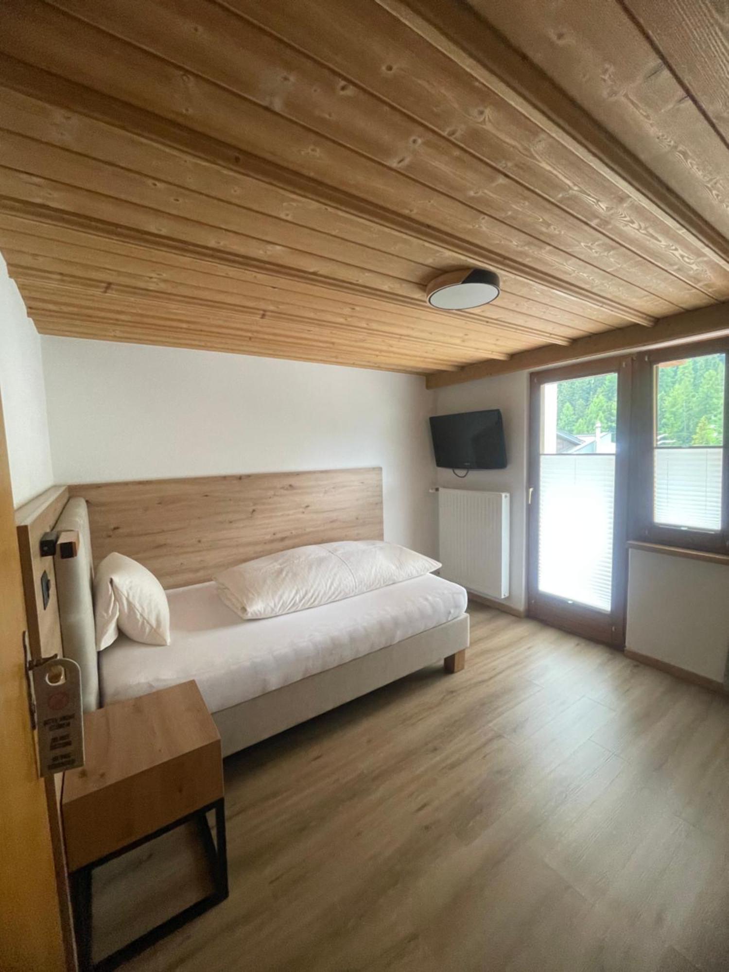 Hotel Edi Самнаун Екстериор снимка