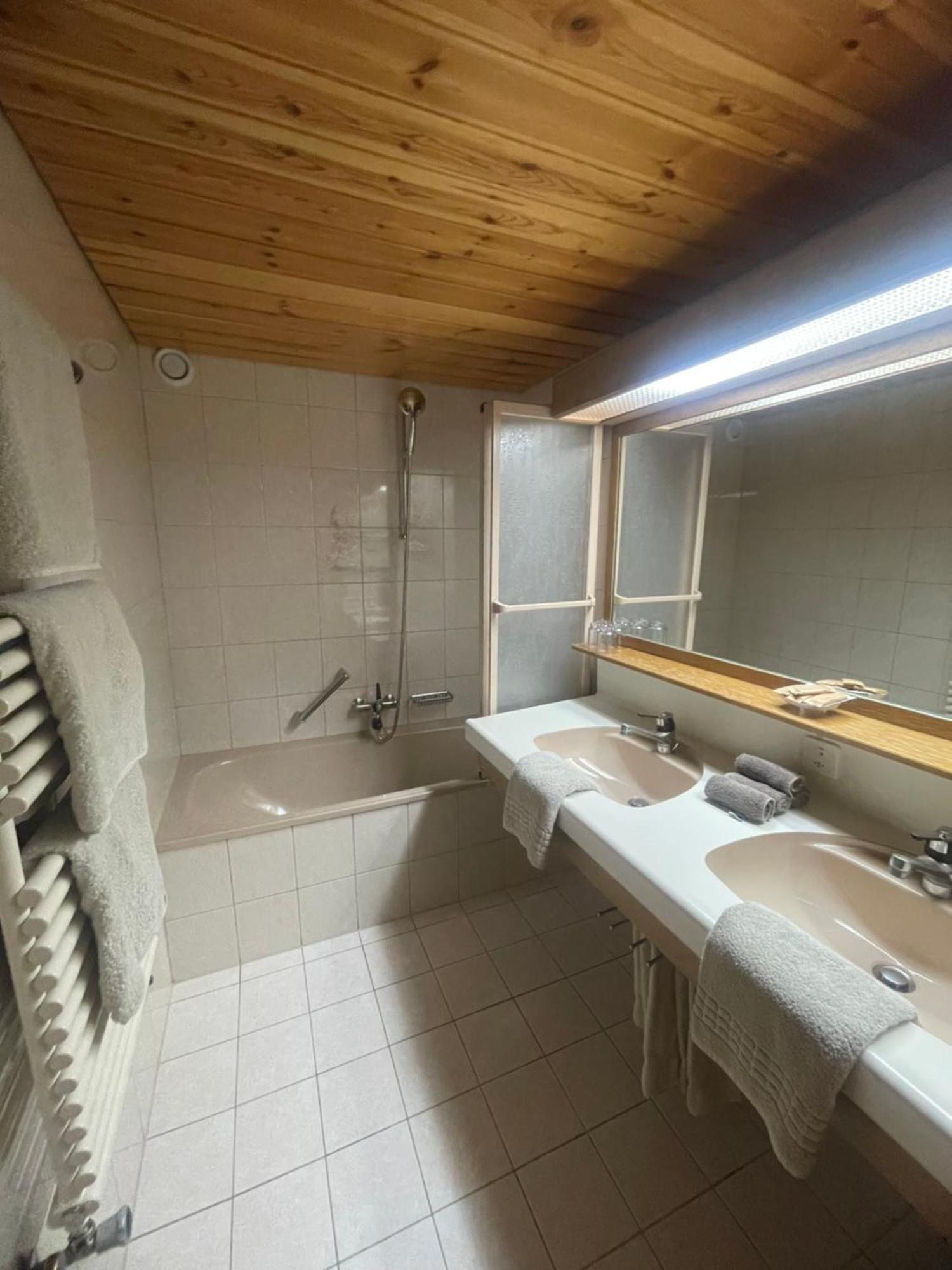 Hotel Edi Самнаун Екстериор снимка
