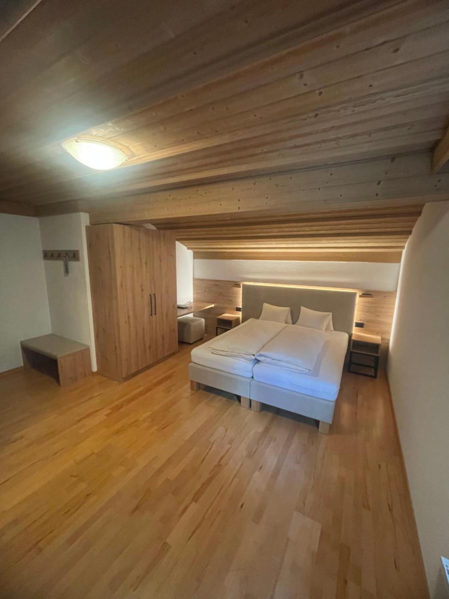 Hotel Edi Самнаун Екстериор снимка