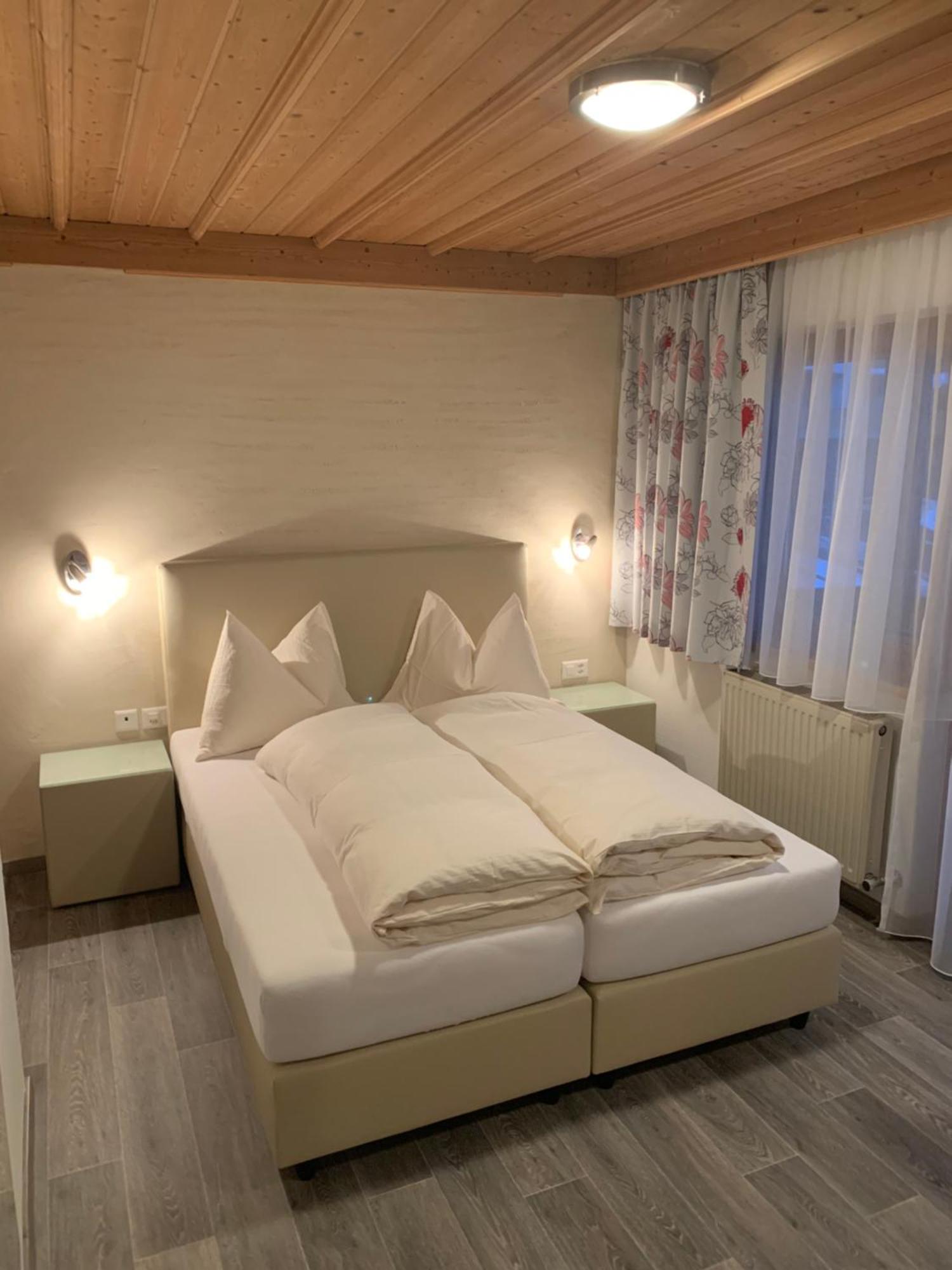 Hotel Edi Самнаун Екстериор снимка